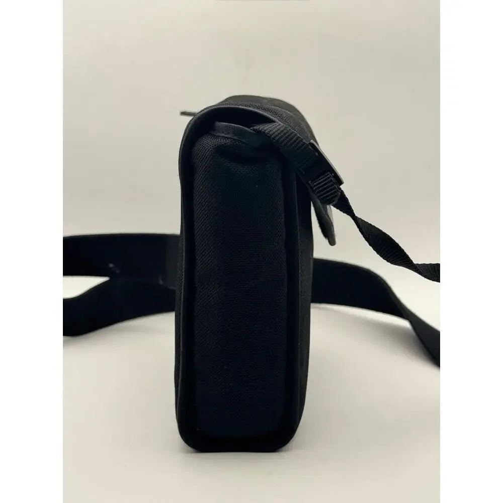 Nikon Monarch 10x42 Waterproof Binoculars 6° Field of View Case and Strap Used